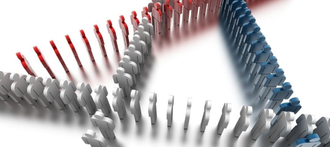 Na imagem, vemos diversas filas intercaladas entre si, representando as filas de atendimento online.