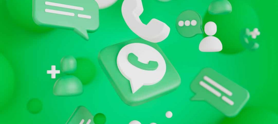 Vetor com ícones de mensagem, telefone e bonequinhos, representando o funil de vendas no WhatsApp.