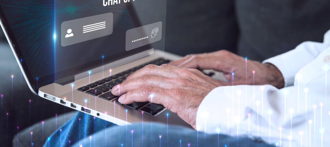 Homem digitando em seu notebook enquanto utiliza a integração ChatGPT para chatbot.